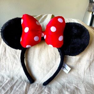 Disneyland classic Minnie Mouse ears!